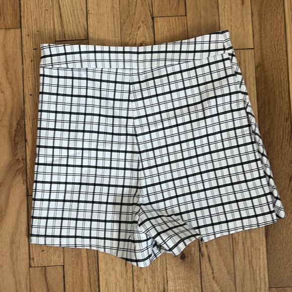 Garage plaid skort with black and white plaid and built in shorts in size Small - Picture 2 of 2